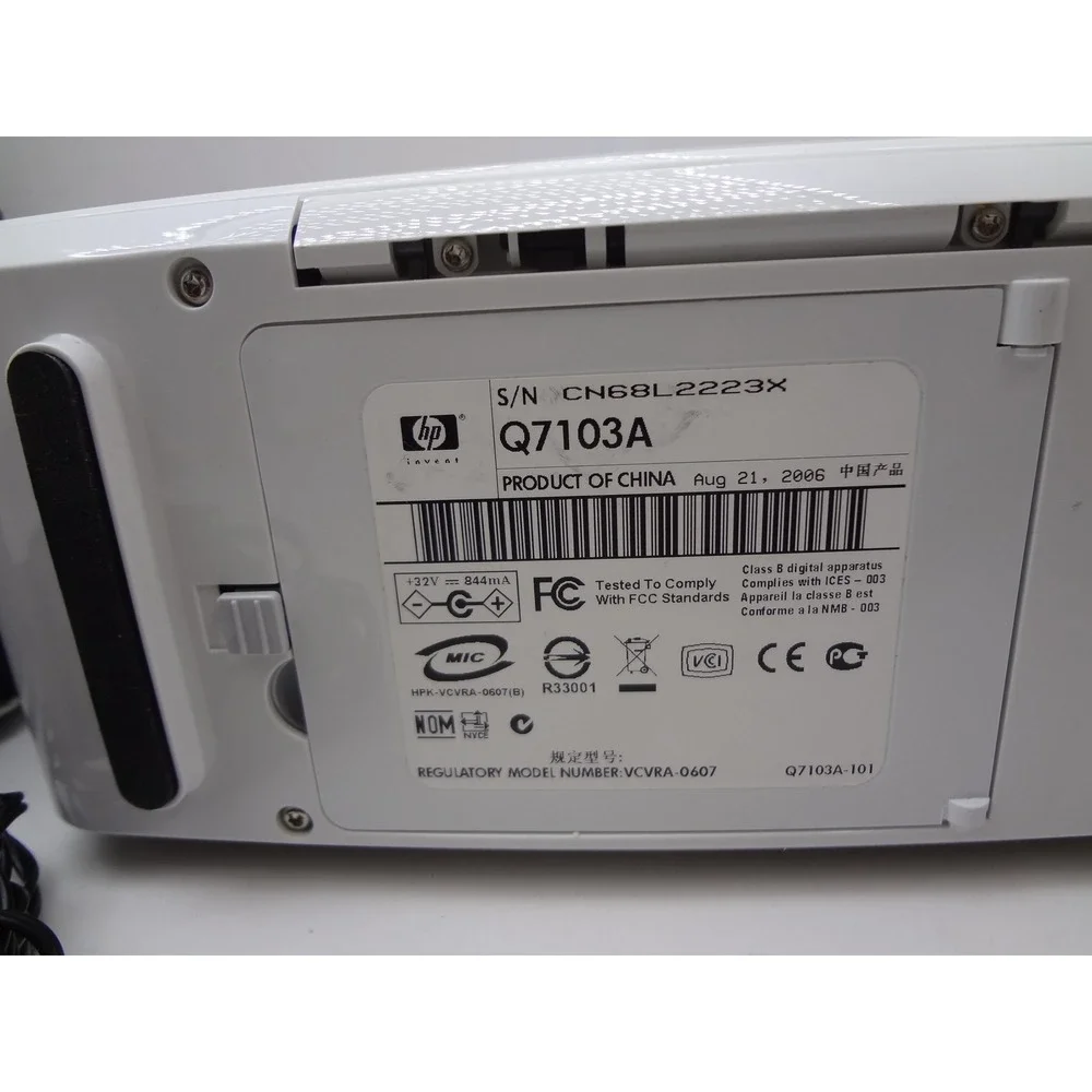 HP Photosmart A712 Compact Photo Printer Q7103A White Bundle with‎ Case